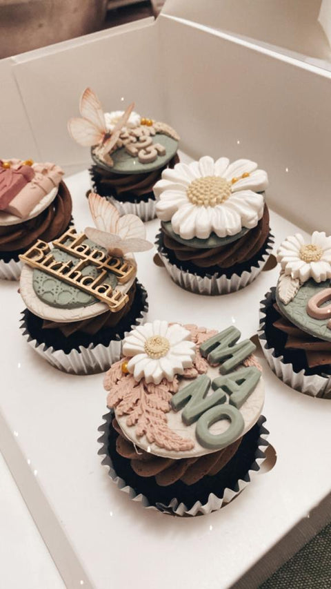 Customized cupcakes (one dozen)